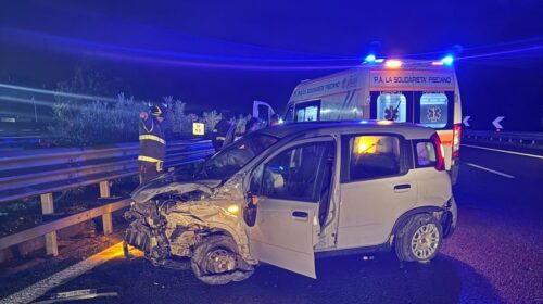 Incidente nella notte sulla A30 prima della barriera di Mercato San Severino: ragazza in ospedale Incidente nella notte sulla A30 prima della barriera di Mercato San Severino: ragazza in ospedale