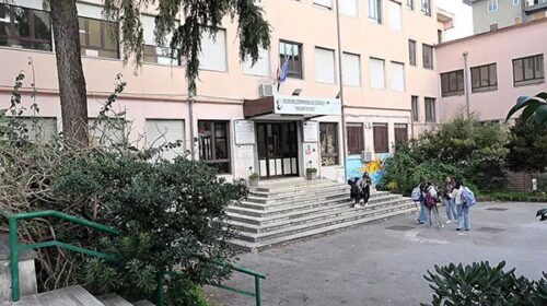 Salerno, infiltrazioni d’acqua: chiusa domani la scuola Tasso di via Iannicelli Salerno, infiltrazioni d’acqua: chiusa domani la scuola Tasso di via Iannicelli