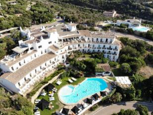 Iervolino acquista lo storico hotel “Luci di la Muntagna” di Porto Cervo per 20 milioni Iervolino acquista lo storico hotel “Luci di la Muntagna” di Porto Cervo per 20 milioni