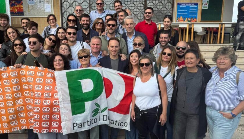 Pd in piazza a Castelvolturno per dire no a un centro di permanenza per i rimpatri, Piero De Luca: Il governo ascolti la voice della gente