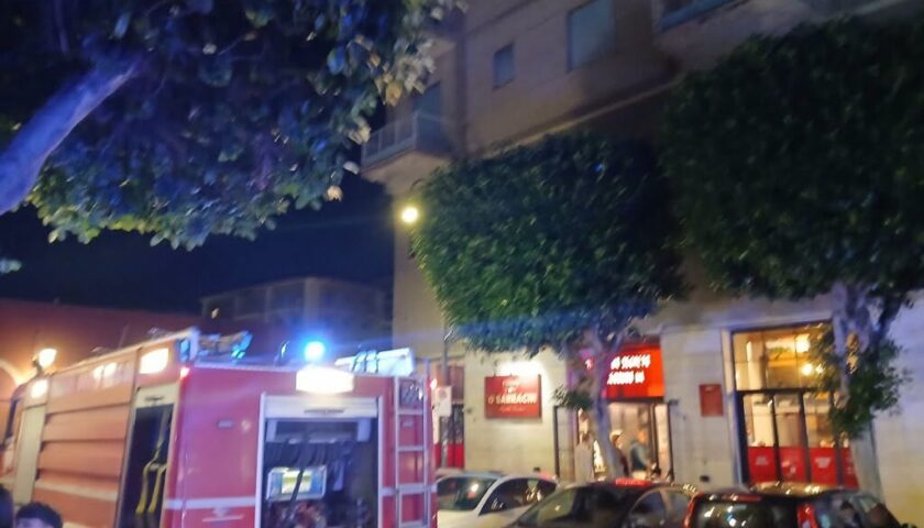 Nocera Inferiore, fiamme e paura in piazza Trieste e Trento: a fuoco appartamento, palazzo evacuato