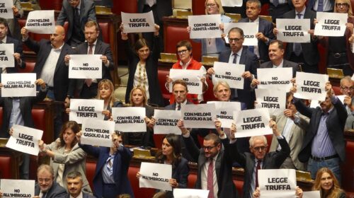 Legge elettorale, Piero De Luca (Pd): “Abbiamo detto no, è una truffa. Se ne facessero una ragione, le elezioni le vinceremo noi” Legge elettorale, Piero De Luca (Pd): “Abbiamo detto no, è una truffa. Se ne facessero una ragione, le elezioni le vinceremo noi”