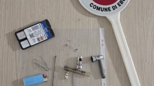 Eboli, controlli serrati al PalaSele per il concerto dei Pooh: sequestro merce abusiva e materiale per lo spaccio