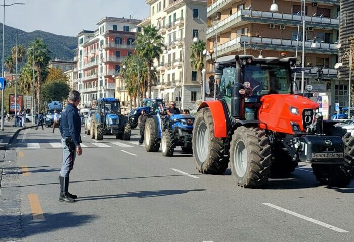 Proteste degli agricoltori, corteo da Battipaglia a Salerno