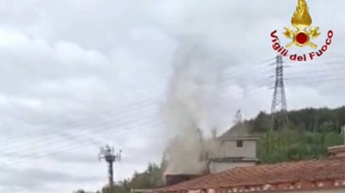 Paura a Pellezzano: incendio in una casa di cura, allontanati i pazienti Paura a Pellezzano: incendio in una casa di cura, allontanati i pazienti