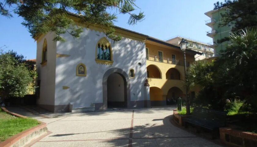 Salerno, topi nel giardino: chiusa Villa Carrara