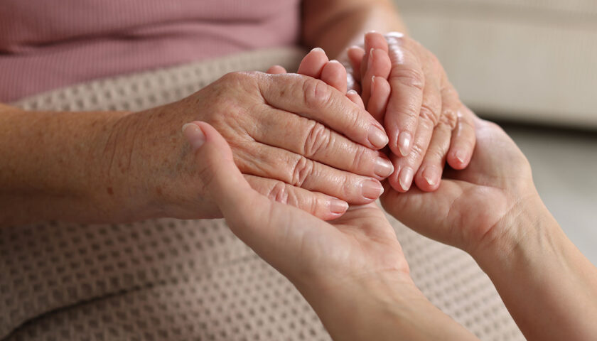Caregiver, Vietri (FdI): “Ddl riconosce valore a chi si prende cura dei propri cari” 