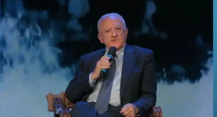 De Luca apre la “Leopolda”: “La sicurezza è un bisogno primario”. Renzi: “Lo vorrei in prima linea”