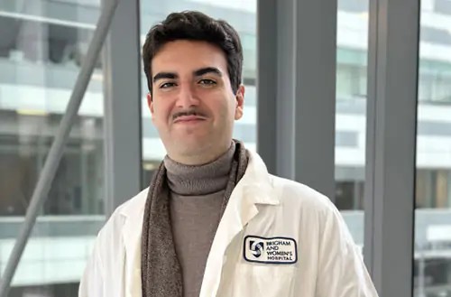 A 26 anni il dottor Matteo De Simone è tra i neurochirurghi più giovani d’Italia nel sistema pubblico