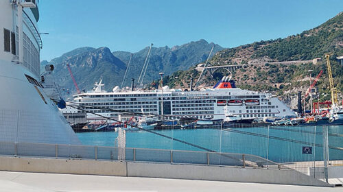 Salerno, due navi da crociera nel Porto con 2900 turisti Salerno, due navi da crociera nel Porto con 2900 turisti