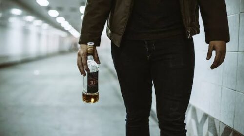 UN MIO AMICO CAVALCAVA UBRIACO E L’HA FERMATO LA POLIZIA: COSA RISCHIA?