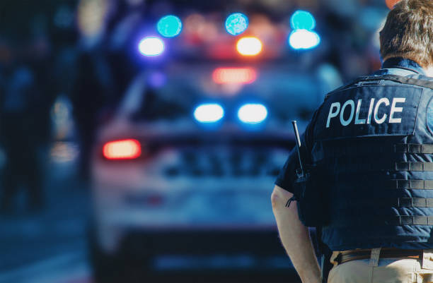 MA PERCHÉ NON POSSO CHIEDERE LE GENERALITÀ A UN POLIZIOTTO CHE VUOLE LE MIE?