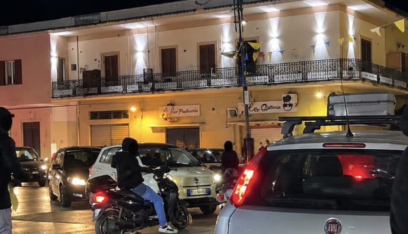 Scafati, giovani incappucciati minacciano agli automobilisti al confine con Pompei: la denuncia di Aliberti