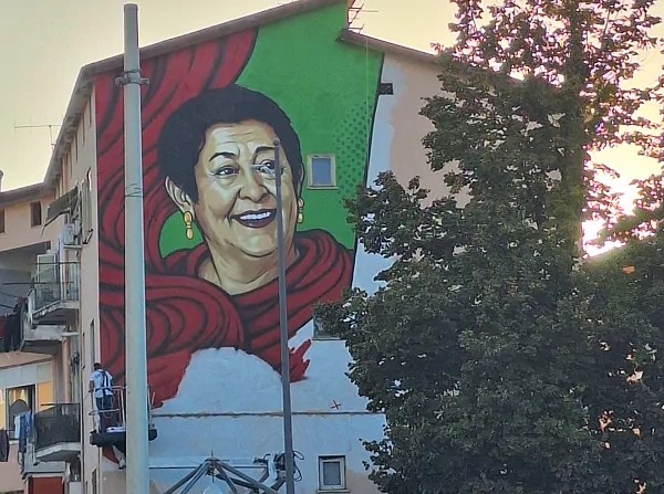 Salerno, a Mariconda murales dedicato a Regina Senatore