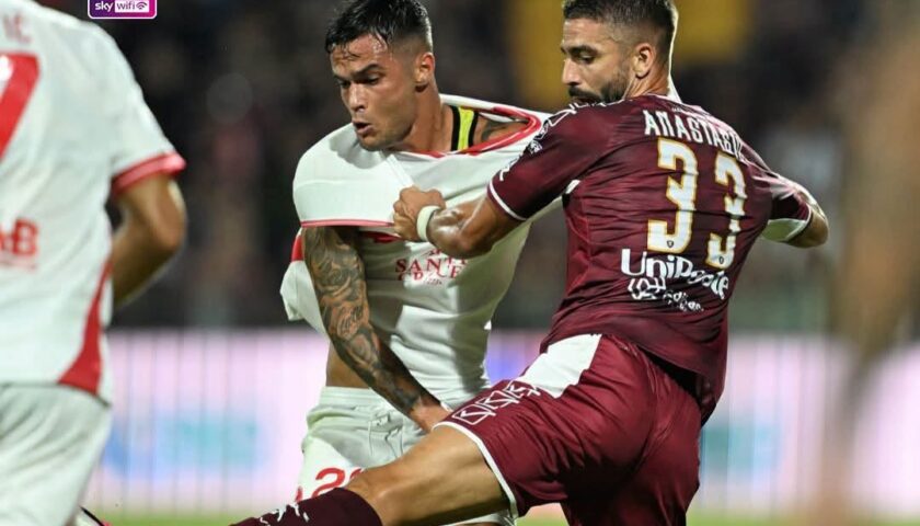 Salernitana, Lescano e Djamanca ribaltano il Bari: Arechi in visibilio